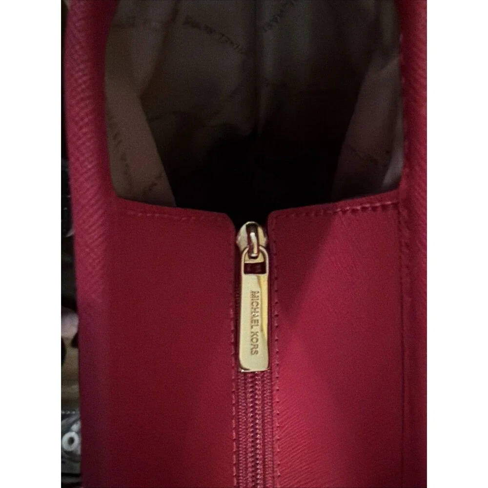 Michael Kors Jet Set Large Tote Fuchsia Pink Saffiano Leather Top Zip Gold. EUC!